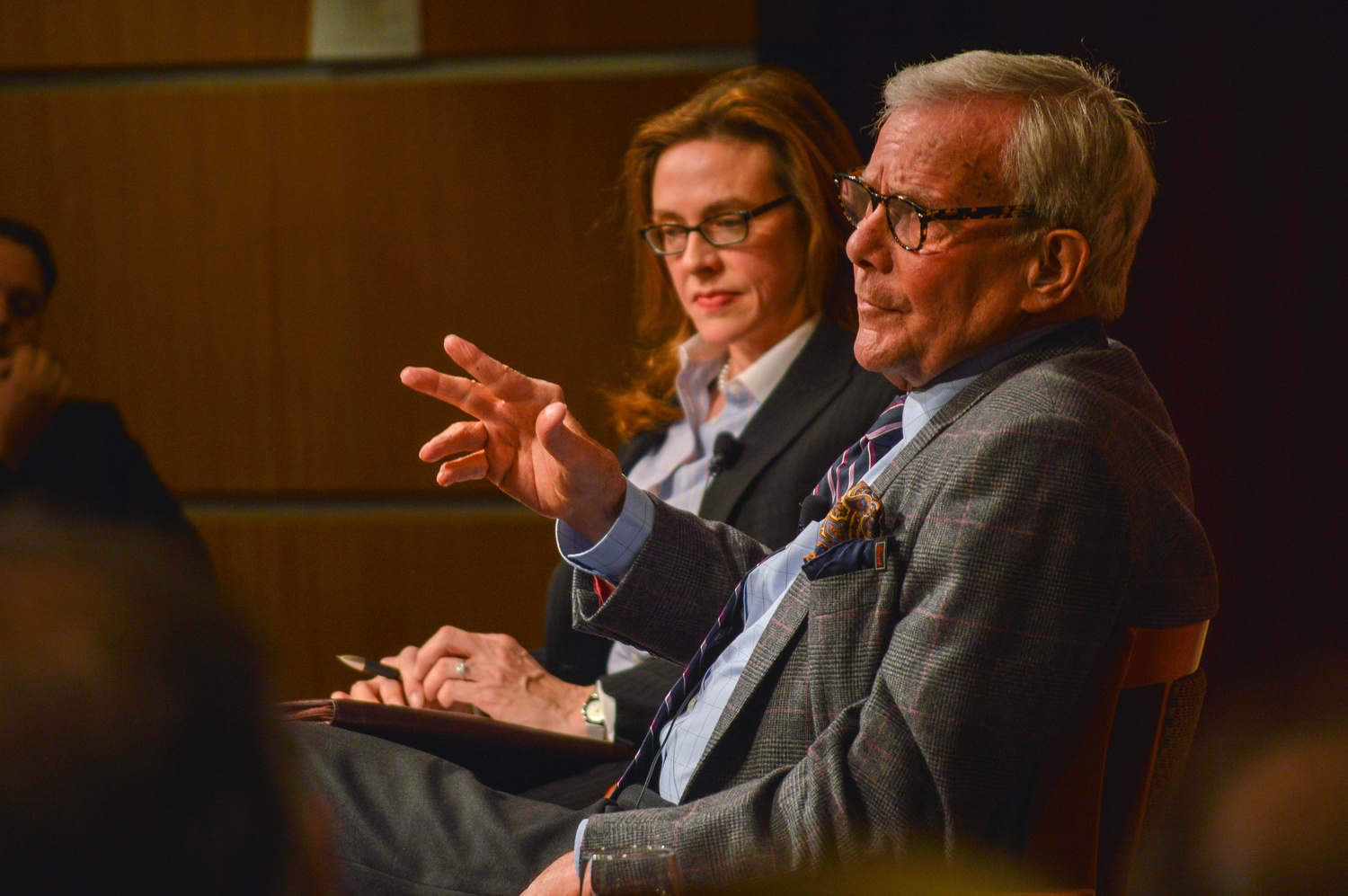 Tom Brokaw, anchor of NBC Nightly News from 1982 to 2004, speaks of his experiences at the Berlin Wall in a crowded Institute of Politics. Accompanied by Harvard visiting professor Mary E. Sarotte, Brokaw engaged in a discussion lasting more than an hour.