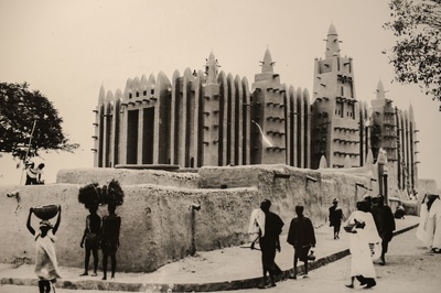 Cover image for A Glimpse into Africa