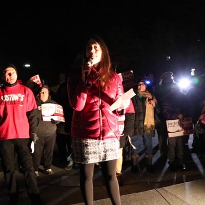 Cover image for Double Tree Housekeepers Strike, Rally Attracts Thousands