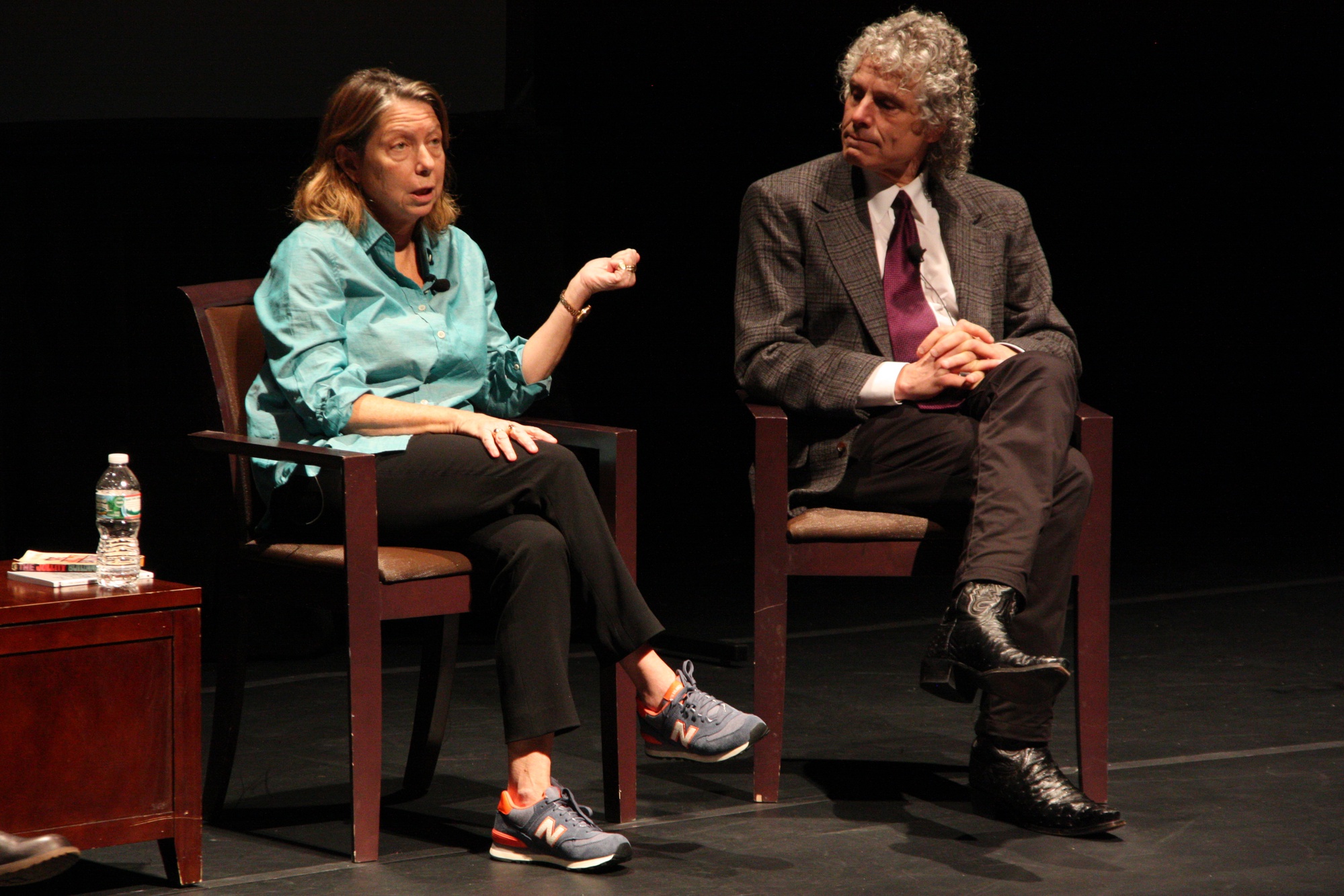 Jill E. Abramson '76, former executive editor of The New York Times, and Steven Pinker, Johnstone Family psychology professor, discuss different styles of writing at Farkas Hall on Tuesday night.