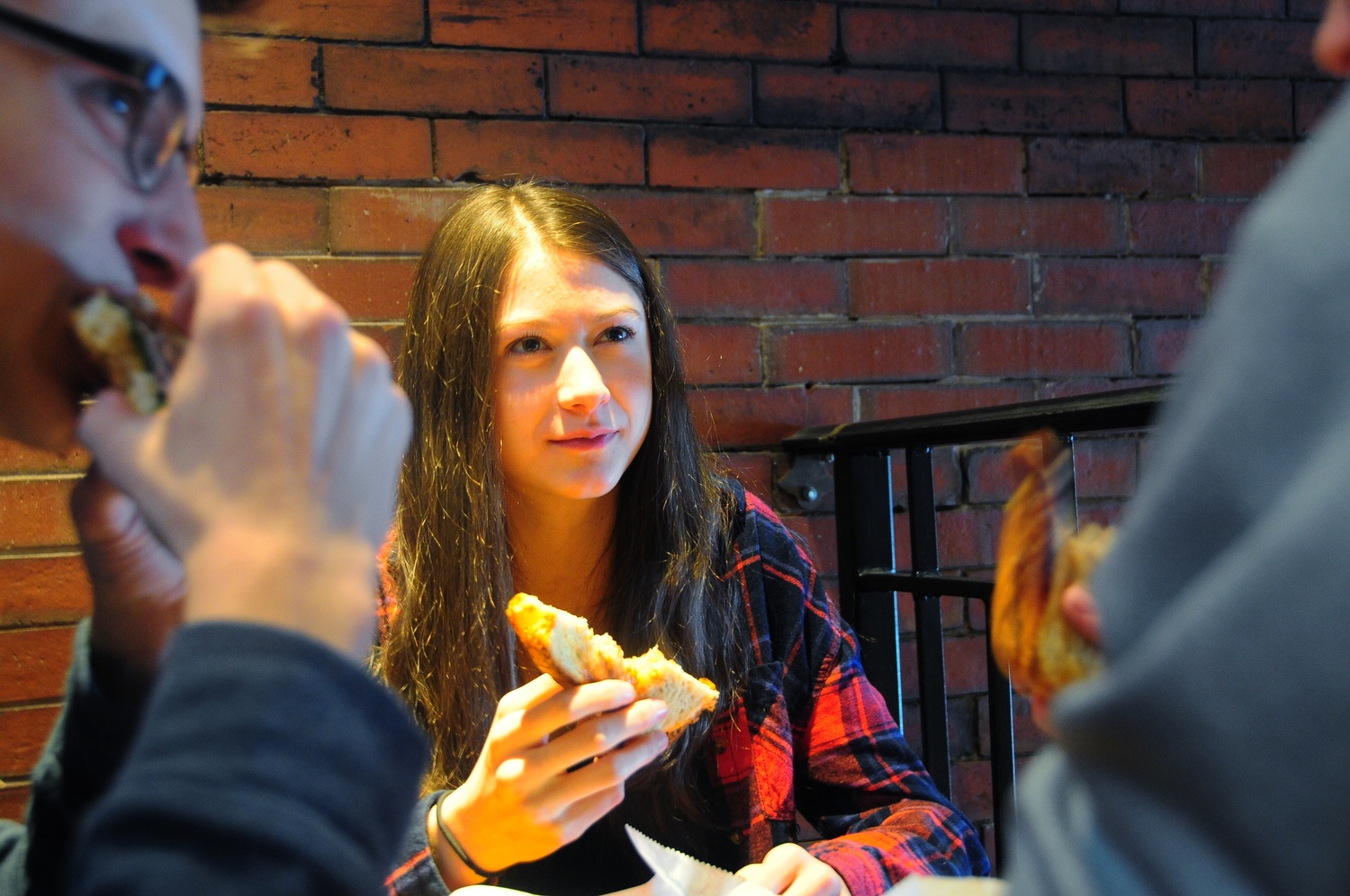 Elana P. Simon '18 grabs a bite to eat with Crimson staff writers C. Ramsey Fahs '18 and Ben G. Cort '18 to share her incredible story about her unique battle with cancer. Simon was diagnosed with a form of rare liver cancer several years ago and has developed methods that are leading to faster treatment.