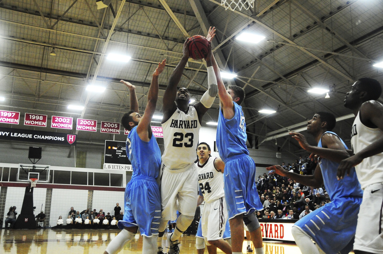 Harvard win, 72-68