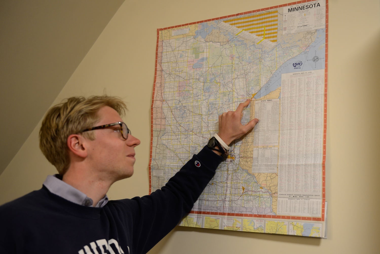 Luke R. Heine '17 shows off his hometown, Duluth, Minn., on a map in his bedroom.