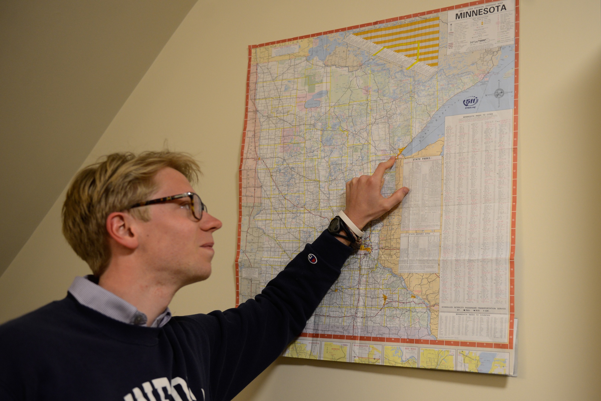 Luke R. Heine '17 shows off his hometown, Duluth, Minn., on a map in his bedroom.