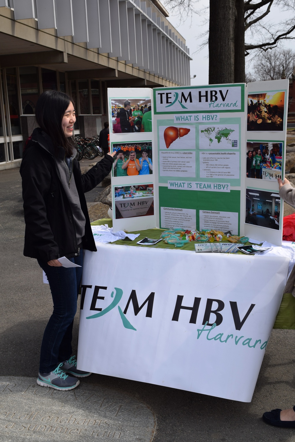 Christina D. Kwon ‘16 shares information about Hepatitis B as part Team HBV at Harvard’s Hepatitis B Awareness Week. The event aims to  teach “how to protect yourself against virus and the disease.”