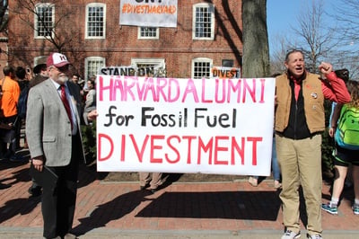 Cover image for Alumni for Divest