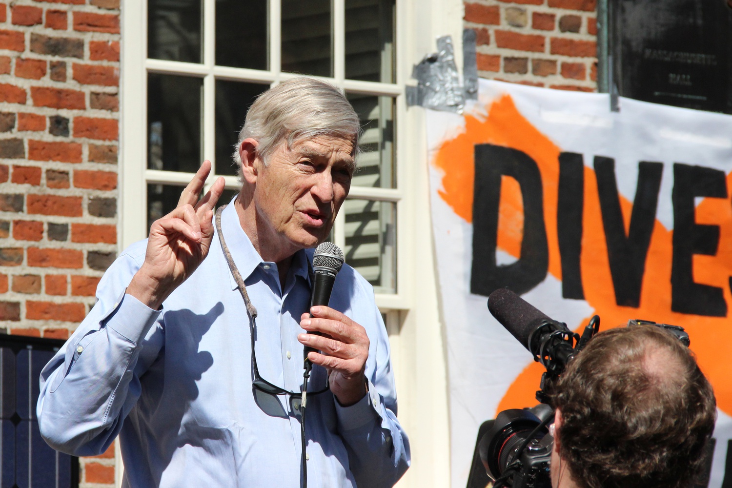 Former Colorado Sen. Timothy E. Wirth ’61 calls for open conversation on divestment on Harvard campus. Wirth spoke Monday morning at a rally in front of Massachusetts Hall held as part of "Harvard Heat Week."
