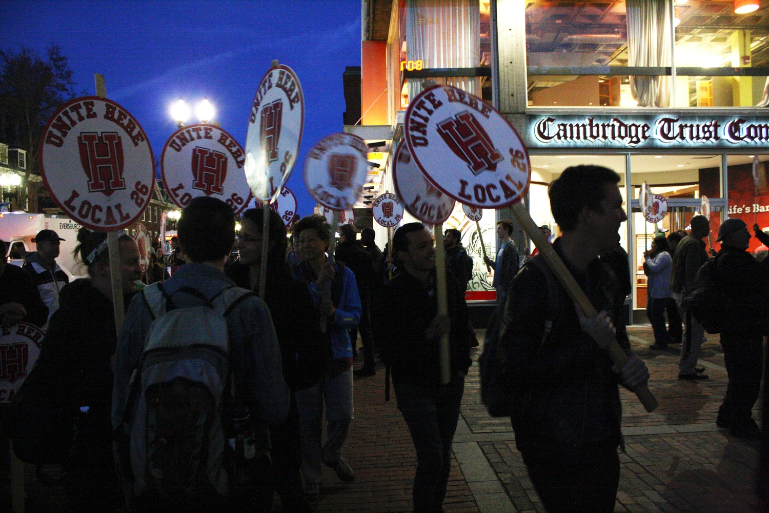 A crowd of HUDS workers, students, supporters, and a live band rallies in front of the Smith Center on Tuesday evening for Local 26, a Boston union that represents hotel and food service workers, including HUDS employees.