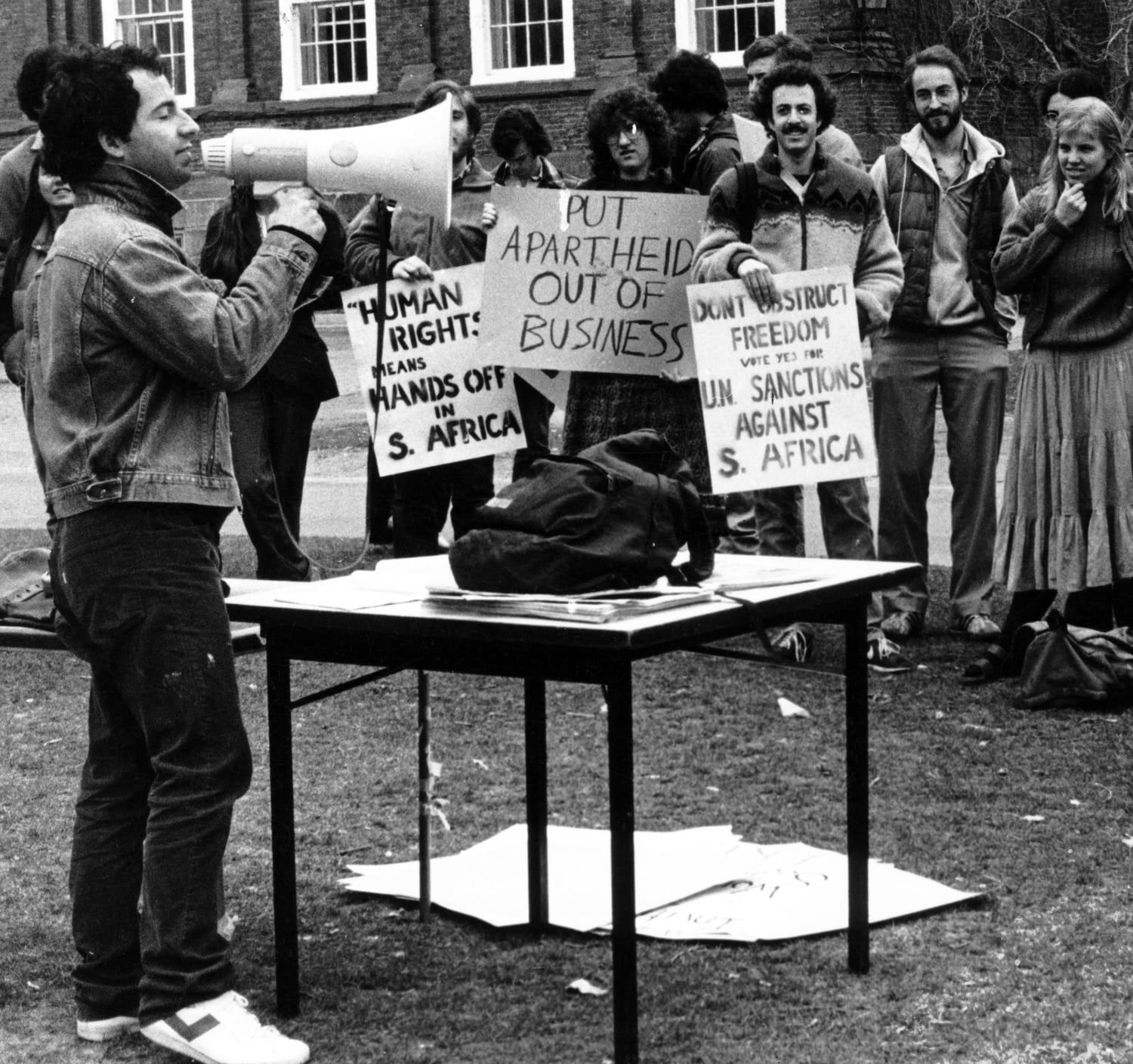 Divestment protestors in the 1980s.