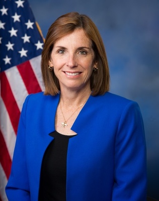 Cover image for From Fighter Pilot Squadron Leader to Congresswoman  