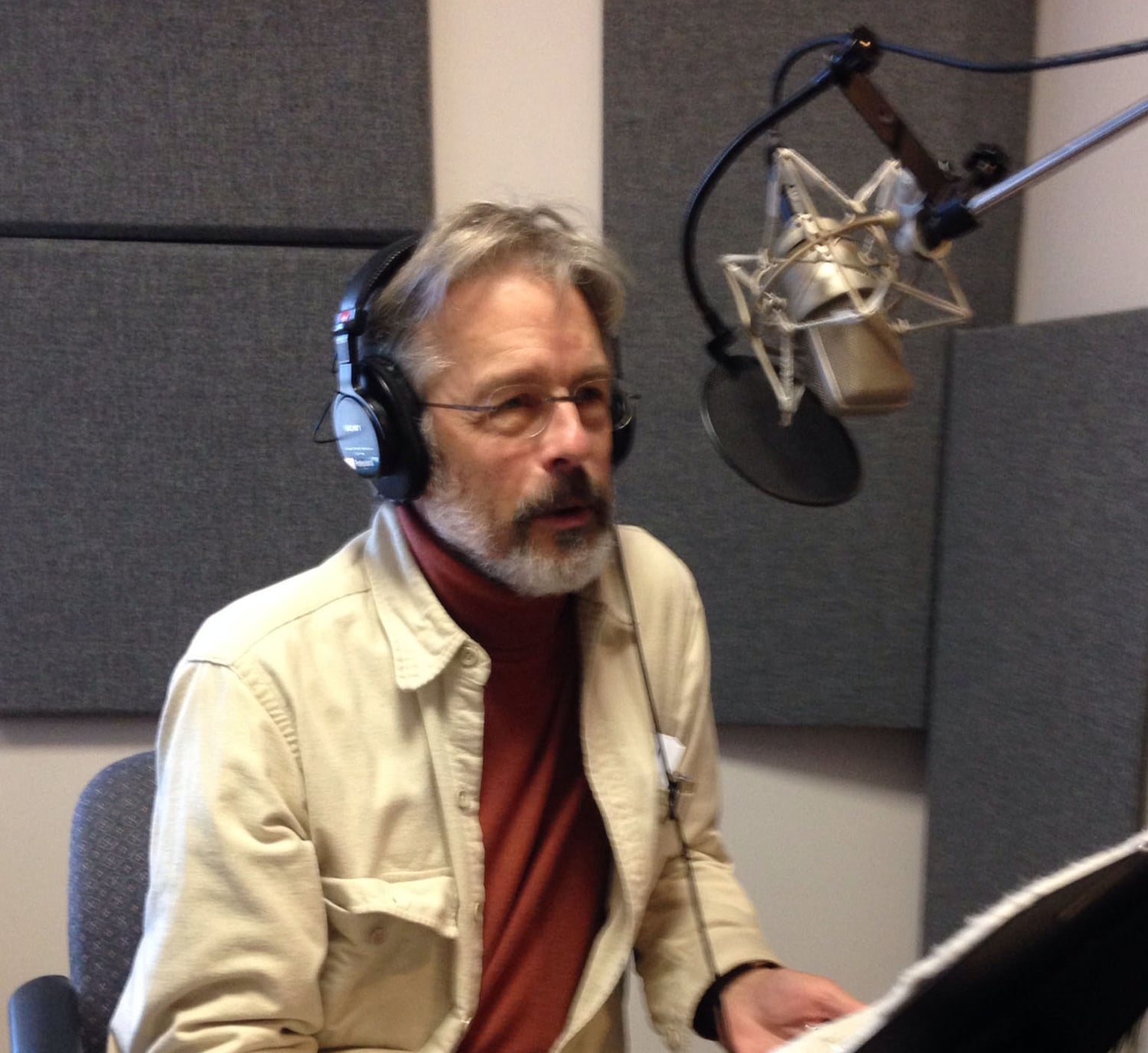 Former Crimson Managing Editor Hendrik Hertzberg ’65 records a podcast for newyorker.com.