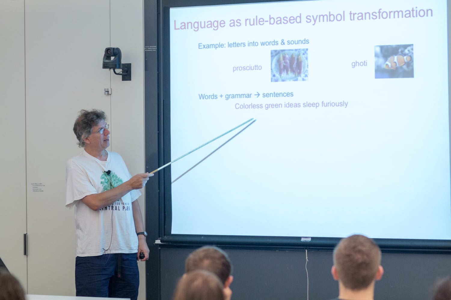 Molecular Genetics professor Andrew W. Murray, course head of Life Science 50a, demonstrates examples of rule-based symbol transformation during the course’s second lecture.