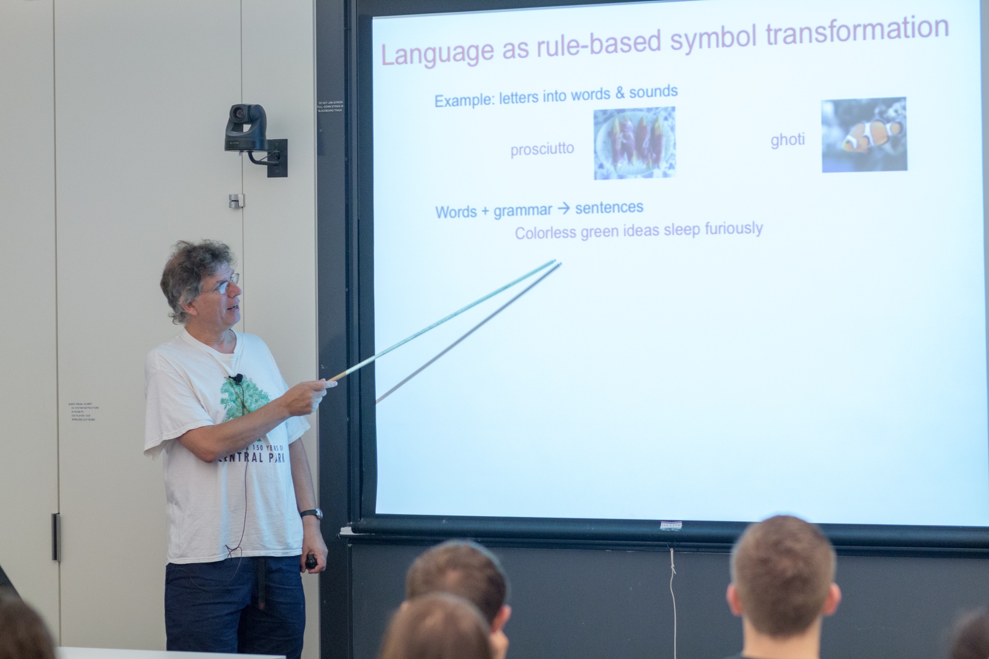 Molecular Genetics professor Andrew W. Murray, course head of Life Science 50a, demonstrates examples of rule-based symbol transformation during the course’s second lecture.