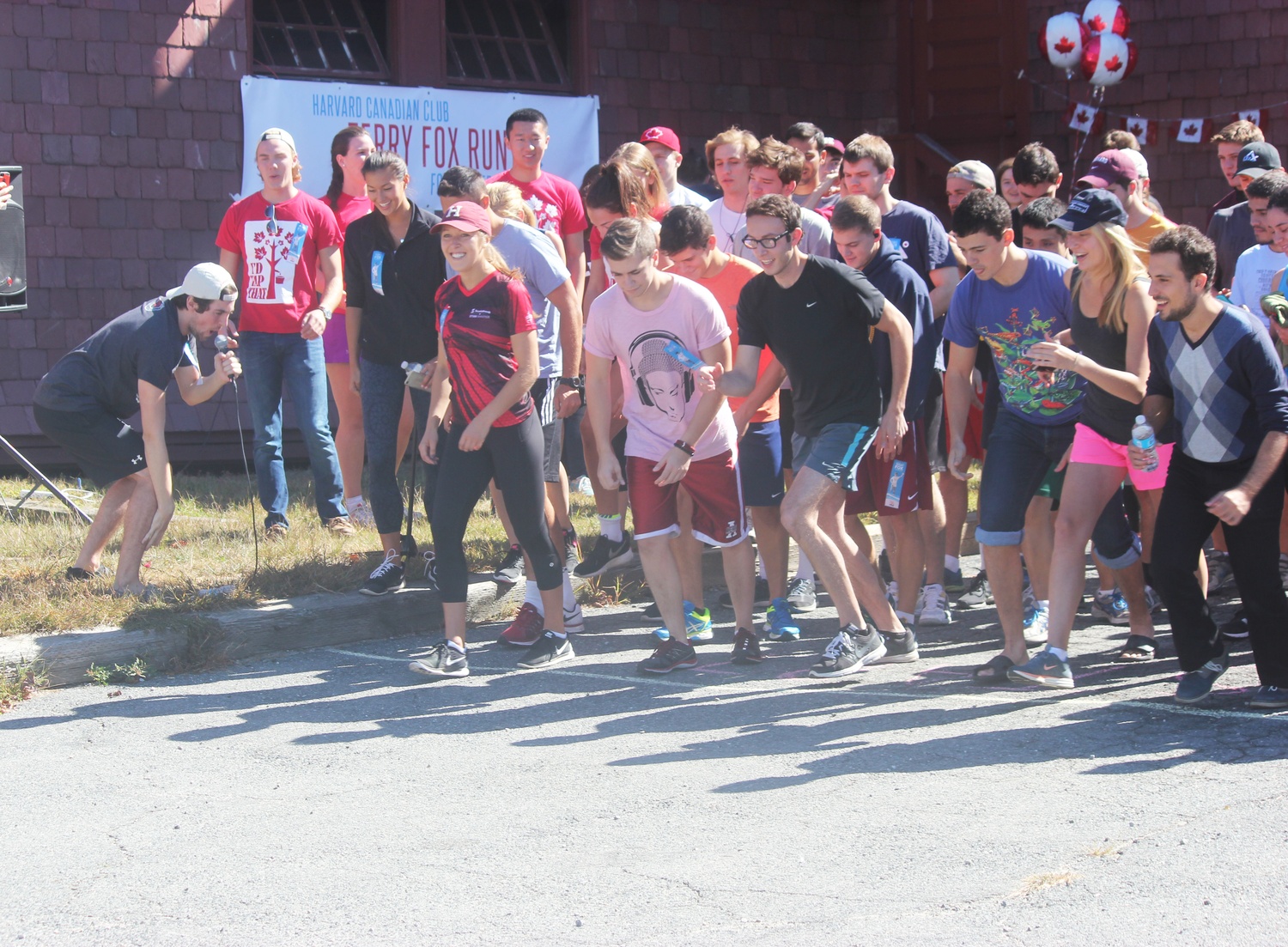 Participants in the Harvard Canadian Club’s “Terry Fox Run” set off from the starting line late Sunday morning in front of Newell Boathouse. The run, which raised over $1,000 for cancer research, took place on along the Charles River.