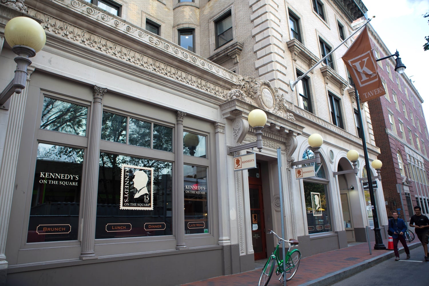 Kennedy’s On The Square will soon be replaced by an oyster bar restaurant, owned by the Grafton Group, at 15 Dunster St. 