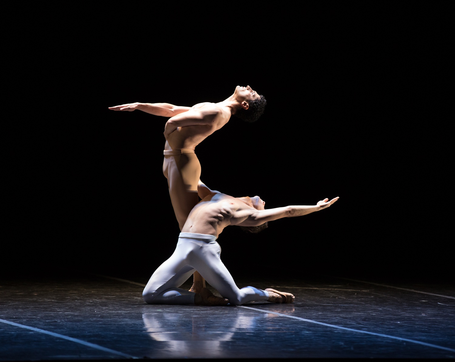 Lasha Khozashvili and Paulo Arrais in John Neumeier's Third Symphony of Gustav Mahler