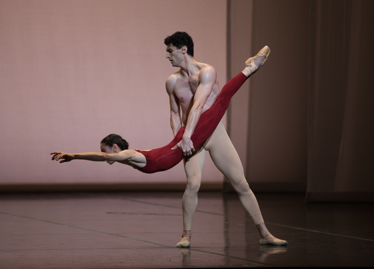Erica Cornejo and Lasha Khozashvili in John Neumeier's Third Symphony of Gustav Mahler