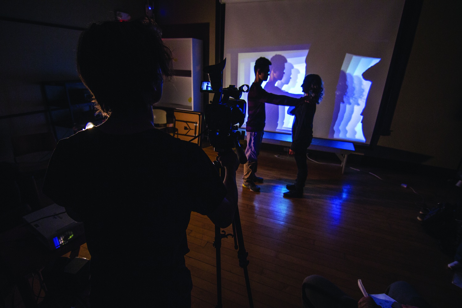 Alistair A. Debling ’16, director of the upcoming FEED, an “original multimedia performance complete with choral text, intense physicality, live music and immersive projections,” rehearses  a scene with actors Yilun Li ’19 and Victoria Goodhart. 