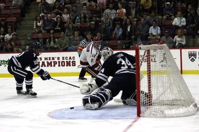 Cover image for Yale Claws Back in Final Minute To Tie Men's Hockey, 2-2