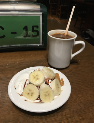 Cover image for Dining Delights: For Desperate Finals Times