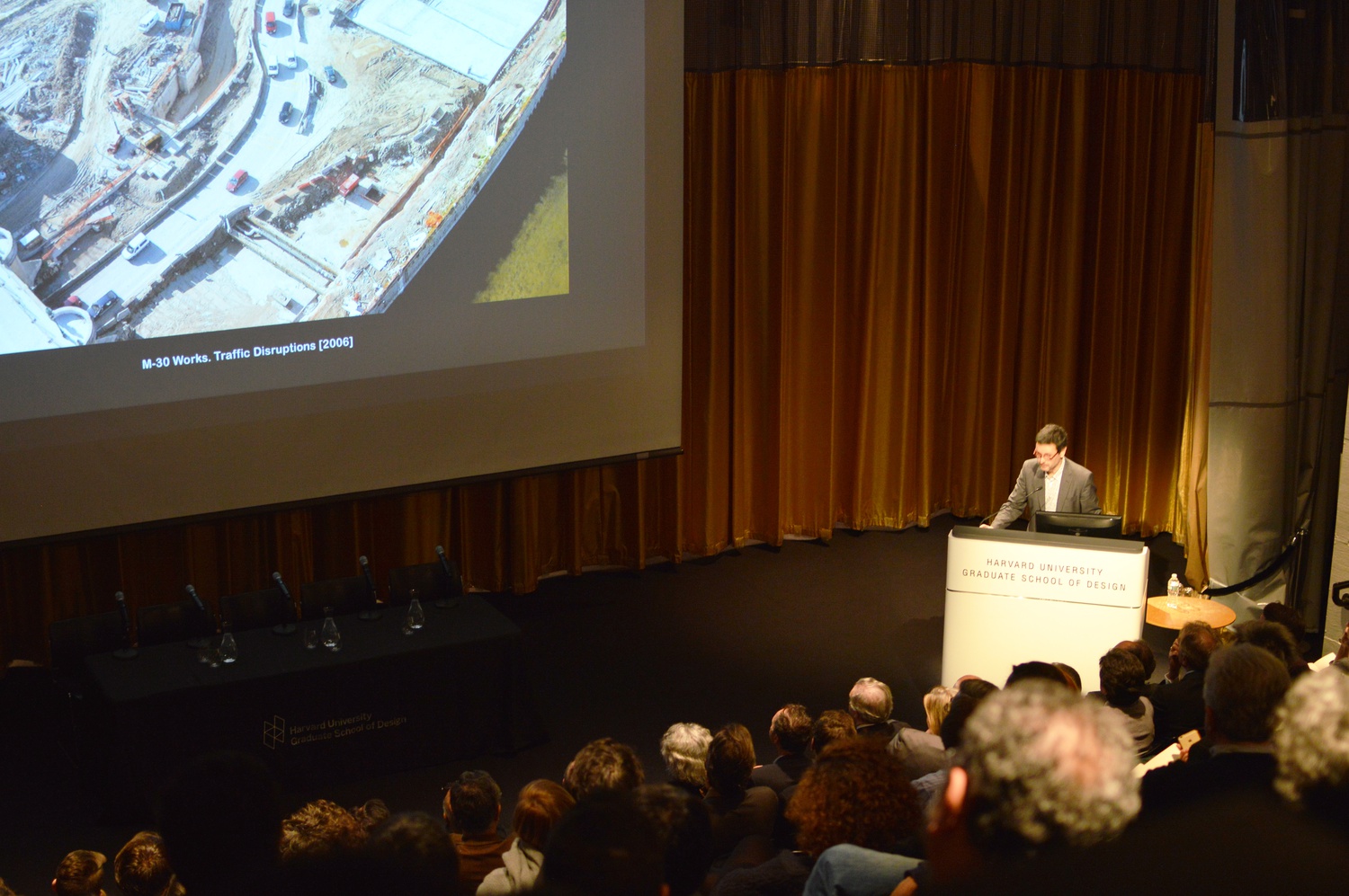 Architect Ginés Garrido, after accepting The Veronica Rudge Green Prize in Urban Design from the Harvard Graduate School of Design, speaks to how his winning urban project, Madrid Río, was implemented with the landscape in mind. “It connects the city with its geography,” said Garrido, before speaking of how Madrid Río acted as a project to connect the city’s culture. 