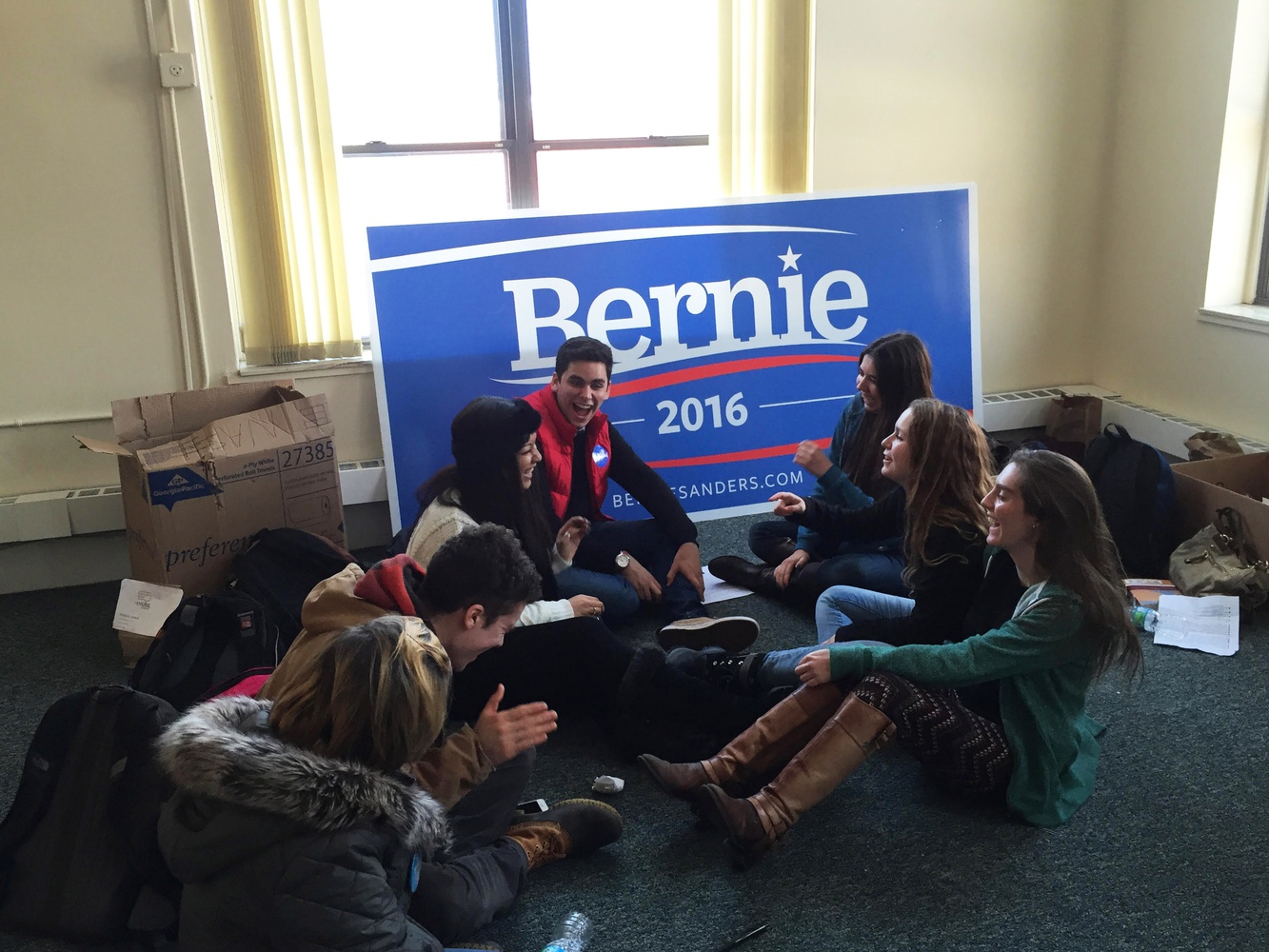 Members of Harvard Students for Bernie take a lunch break from canvassing at Bernie Sanders’ office in Nashua, N.H.