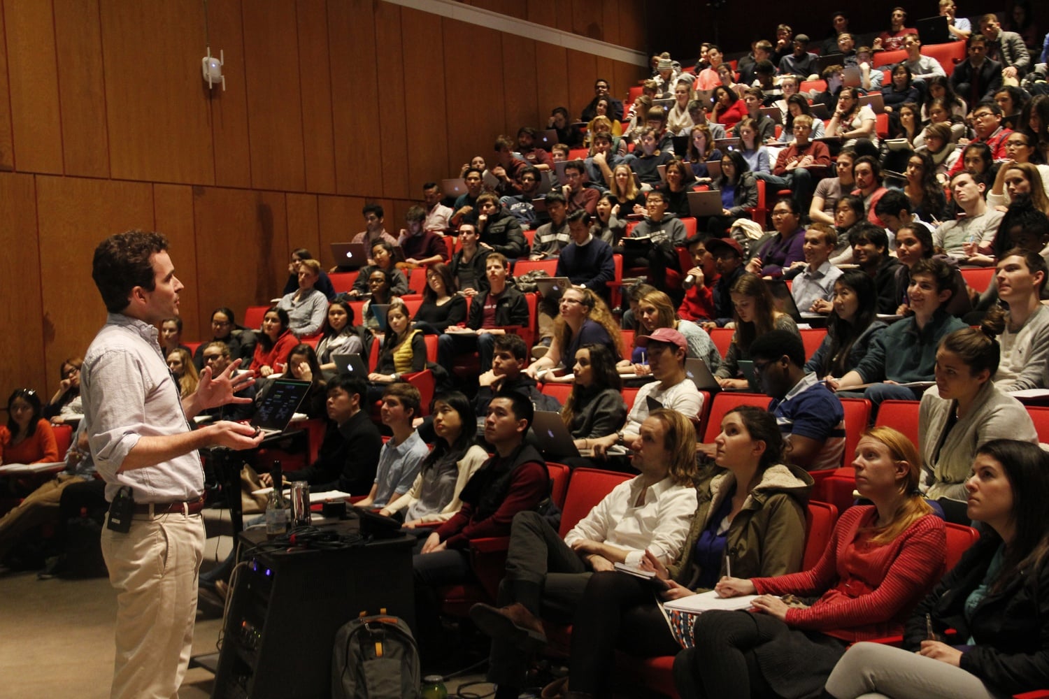 Professor Cushman lecturing his PSY 15 Social Psychology class.