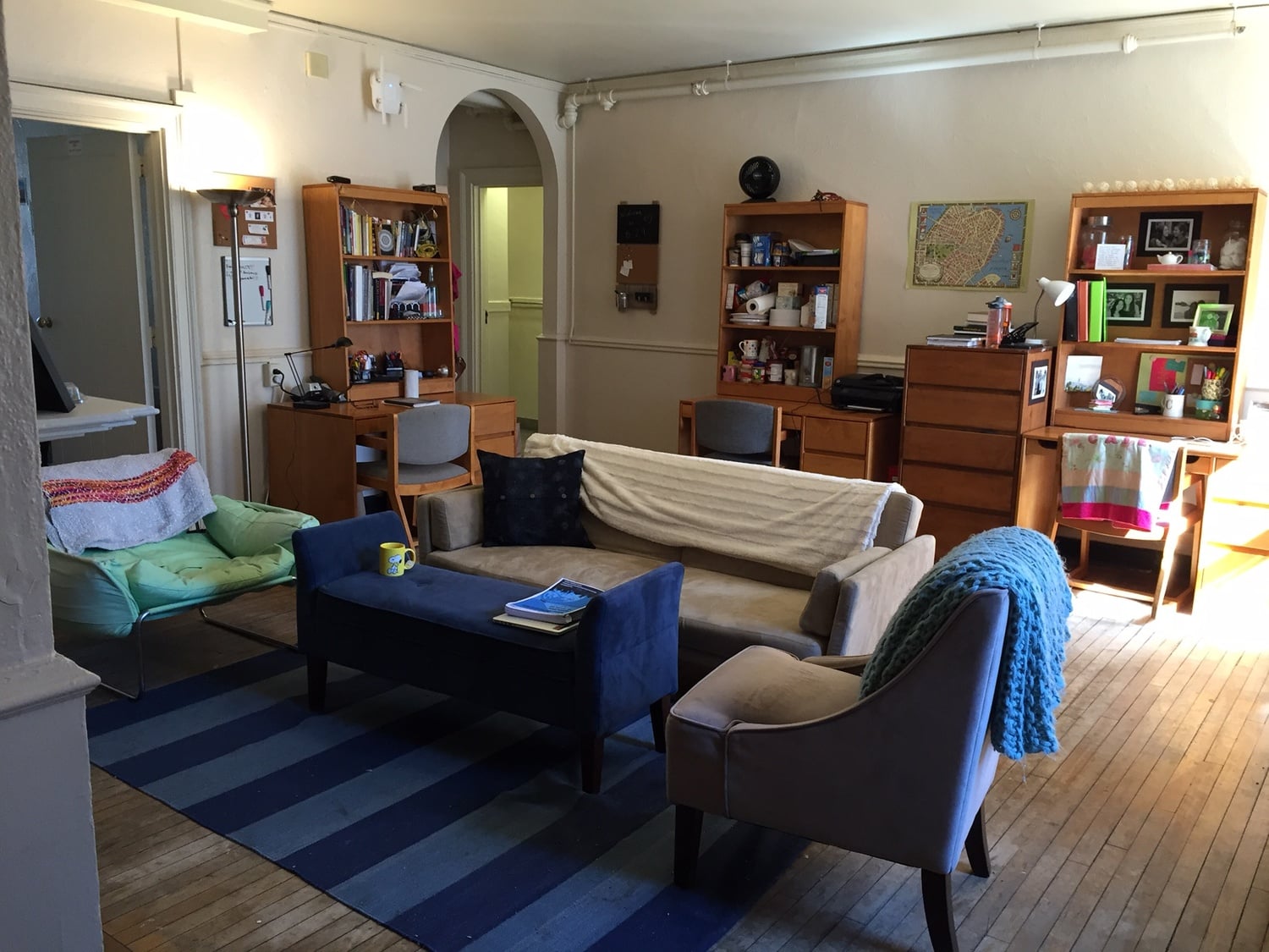 A sophomore common room in Winthrop House before it was renovated.