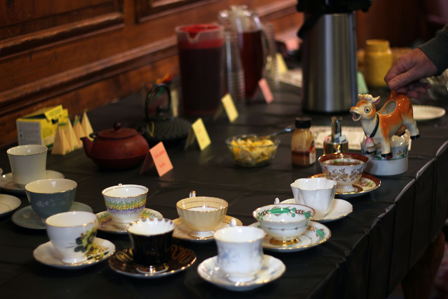 Tea is served Tuesday afternoon in the common room of Straus Hall as part of the First-Year EqualiTea, an event hosted by the Freshman Dean’s Office and the Office of BGLTQ Student Life for students, faculty, and staff of all identities. 