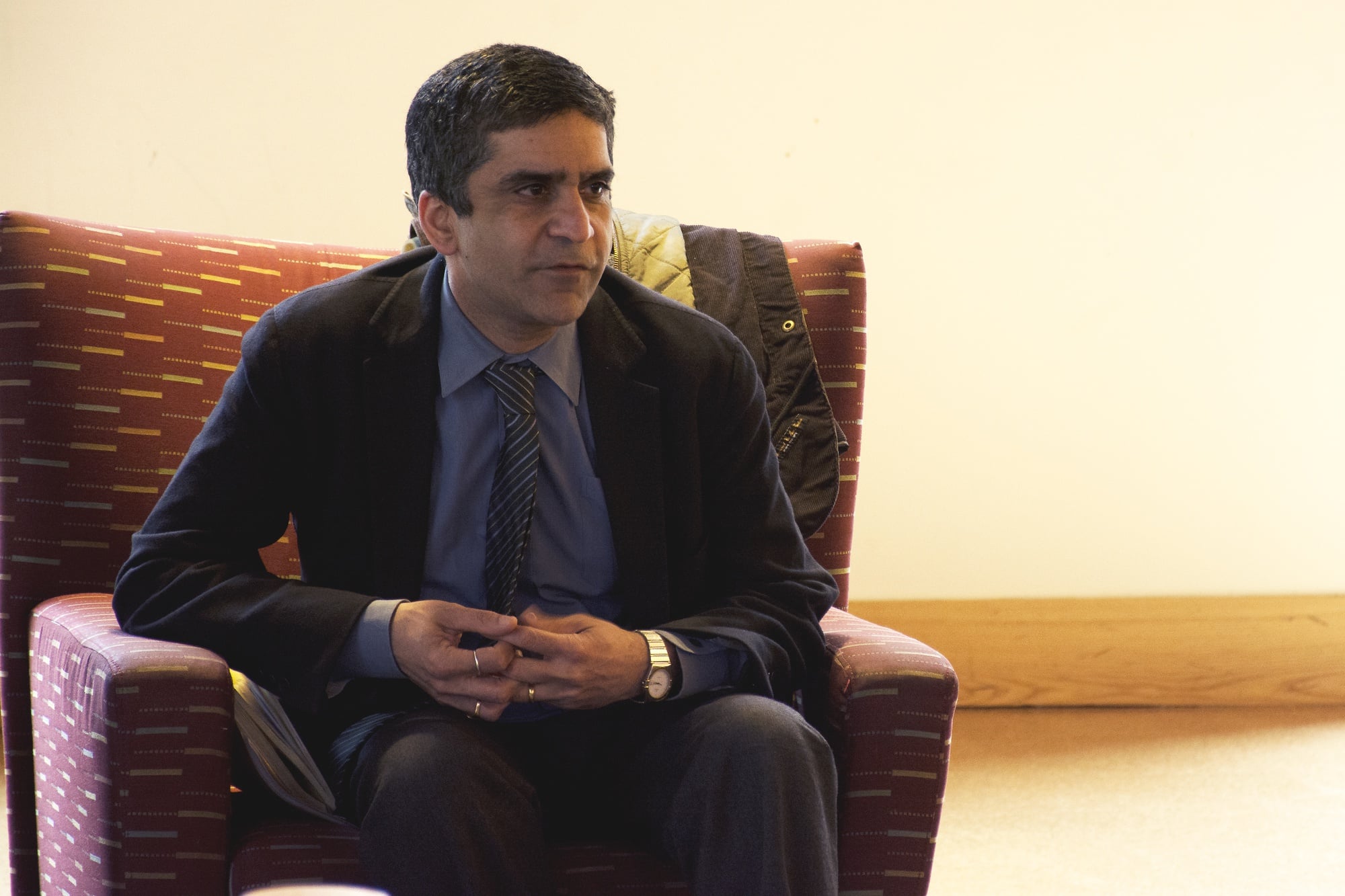Dean Khurana explains the relevance of a liberal arts education to our modern society. Last Friday, the Dean of the College held a town hall at Boylston Hall in order to discuss with students the issues facing Harvard today. 