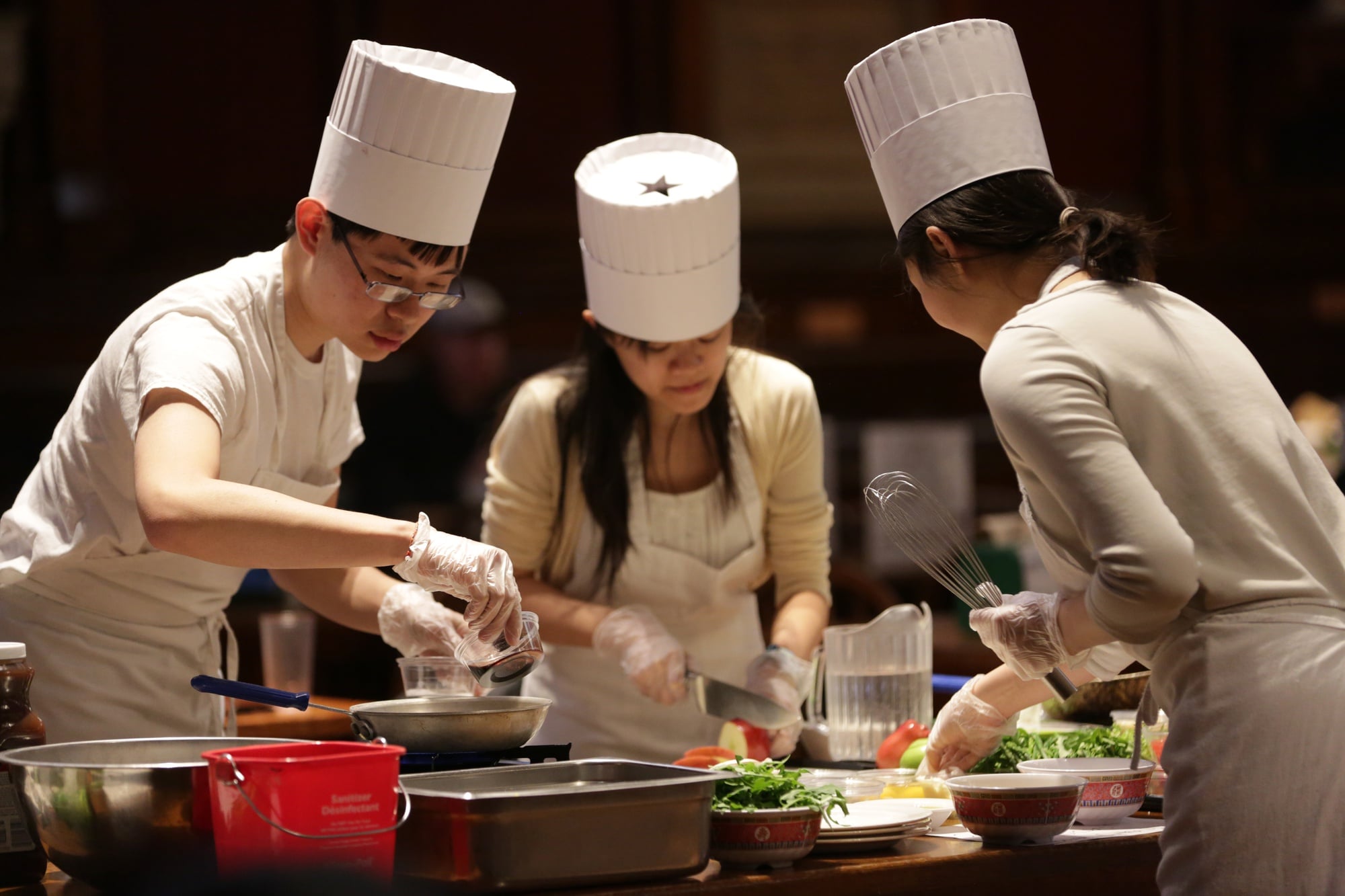 Students participate in the Food Literacy Cook Off at Annenberg Hall. The Food Literacy Cook Off is part of the Undergraduate Council’s Freshman Health Project.