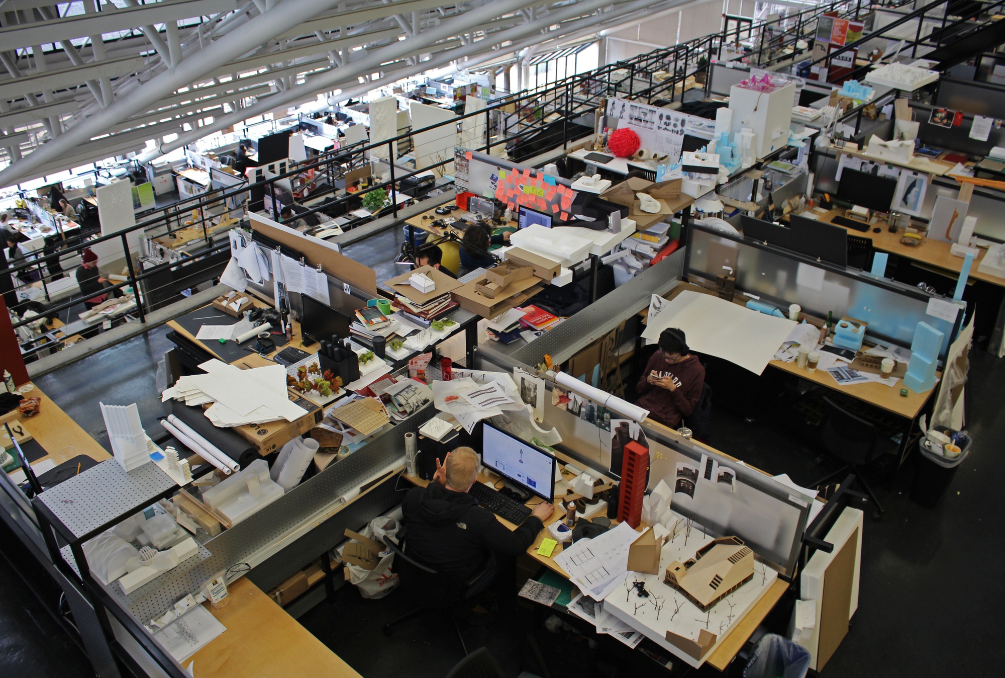 500 studio students work in the “heart” of Gund Hall, an open space consisting of four floors called trays. Desks of students in similar fields are grouped together to encourage collaboration, and professors often come to each student’s desk to critique their work.