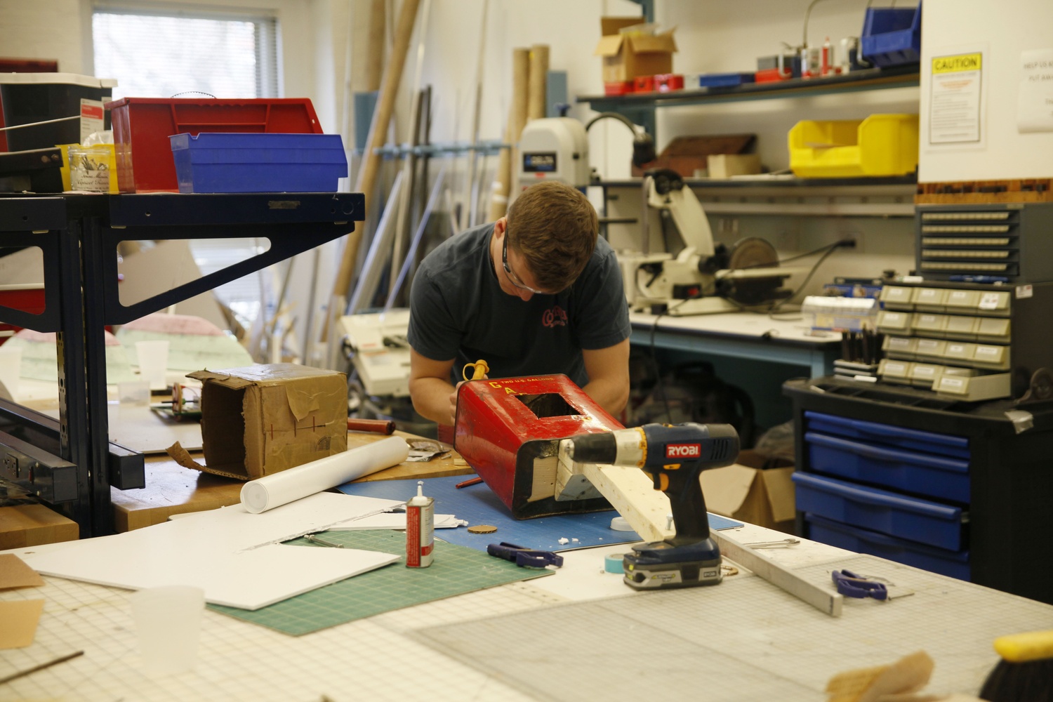 Gordon P. Michas ‘17 works on a tin can guitar during Applied Math 141r, which takes place in Pierce Hall.  