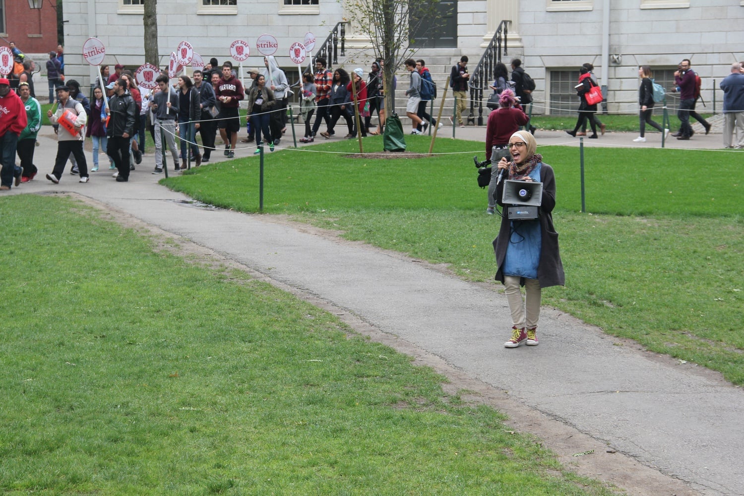 HUDS workers, students, and SLAM members representing the strike rally in Harvard Yard in early October.