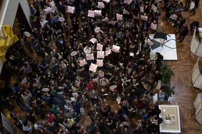 Cover image for Harvard and Dining Workers Reach 'Tentative Agreement'