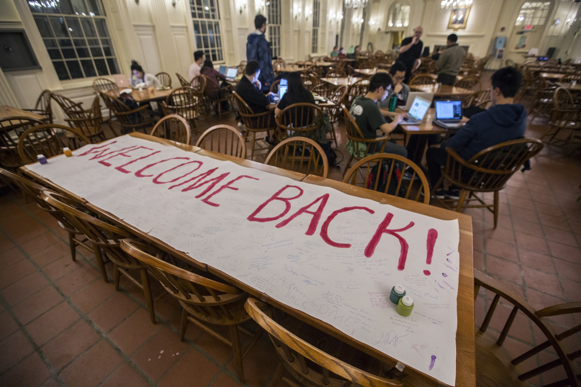 "Welcome back! So in awe of your courage and determination," wrote one student on a welcome banner in Kirkland dining hall. Students celebrated HUDS workers returning to the dining halls after the 22-day long strike which ended Wednesday.