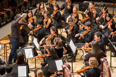 Cover image for Dudamel Conducts