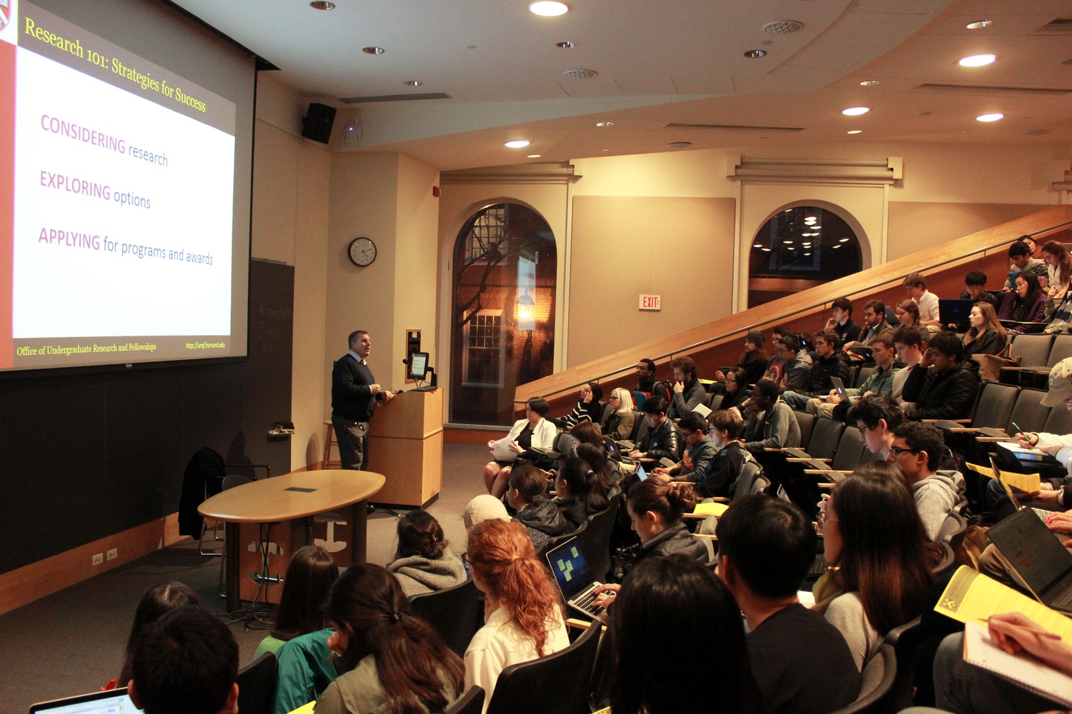 A representative from the Office of Undergraduate Research and Fellowships speaks to a crowd of primarily freshmen about how to get started doing research in college and what the benefits are.
