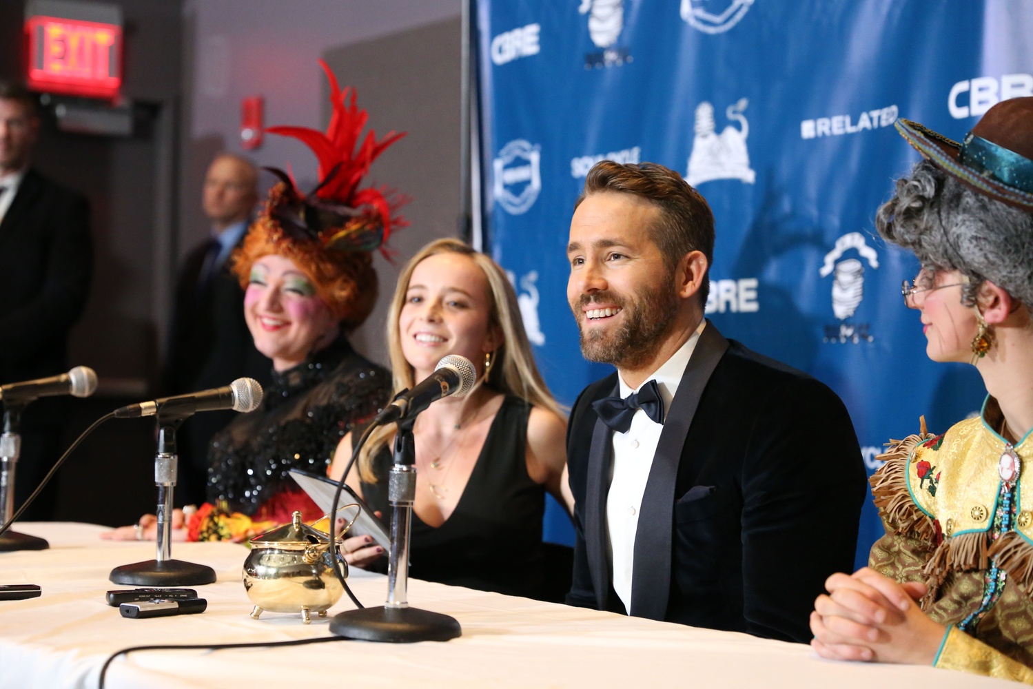 Ryan Reynolds, the Hasty Pudding Man of the Year, speaks at a press conference held at Farkas Hall on Friday night. 