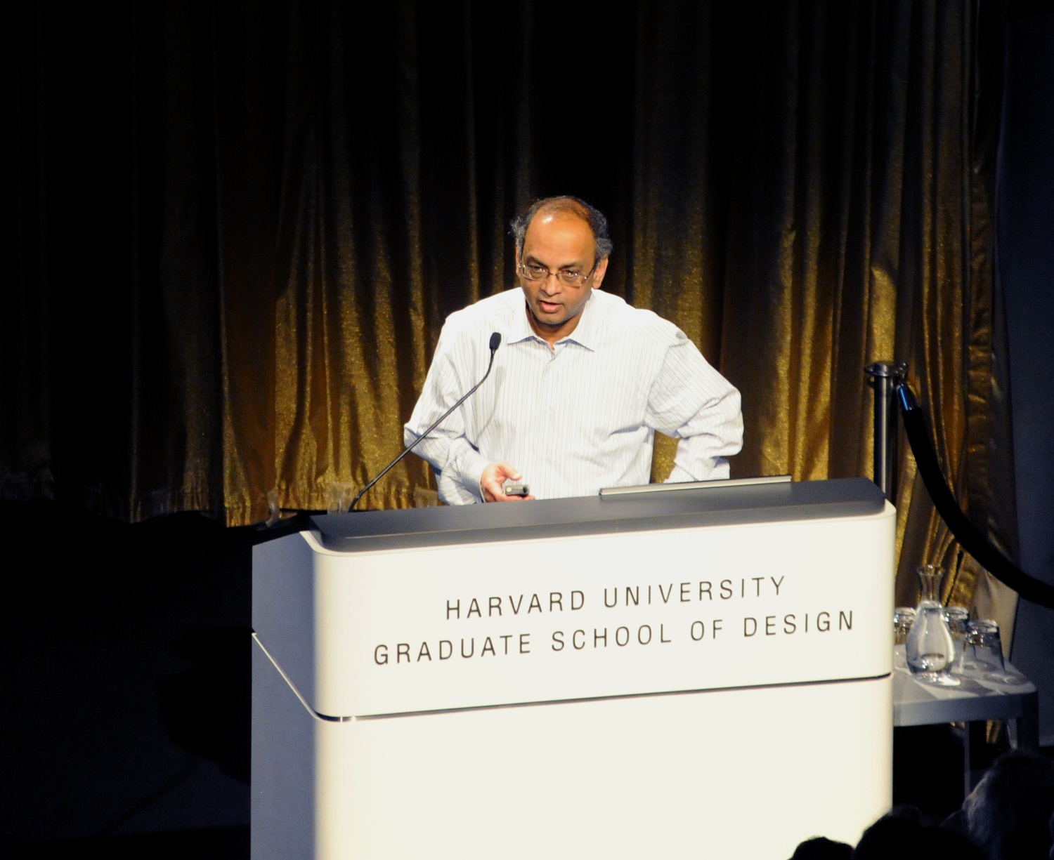 Business School professor Rajiv Lal speaks at Gund Hall in Harvard’s Graduate School of Design Wednesday night. He discussed the future of retail, focusing on the integration of new technologies, like the drone delivery of packages.
