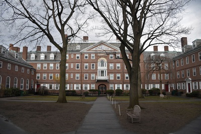 Cover image for Kirkland House