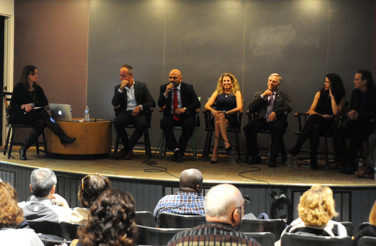  A renowned panel of experts on diamonds share their knowledge about this precious stone at an event hosted by the Women’s Jewelry Association. The panel was held Wednesday night in Harvard University’s Mineralogical and Geological Museum.