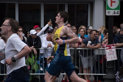Cover image for Cheered on by Fans, Harvard Students Run Boston Marathon