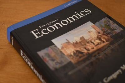Cover image for What Ec10a Can Teach Us About Harvard-Yale