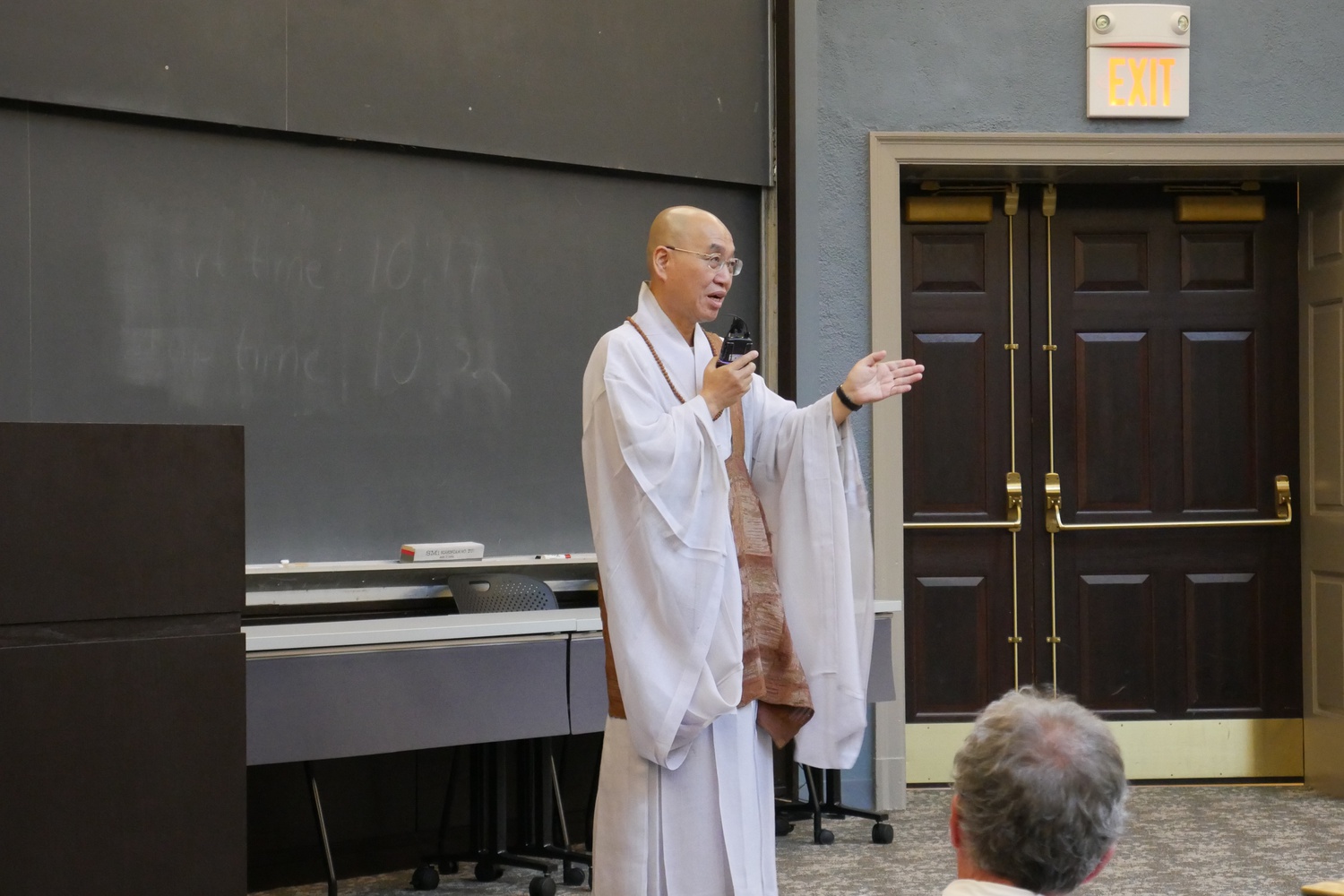 Venerable Zen Master Pomnyun Sunim discusses happiness and freedom in his first visit to Harvard. 