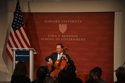 Cover image for Yo-Yo Ma