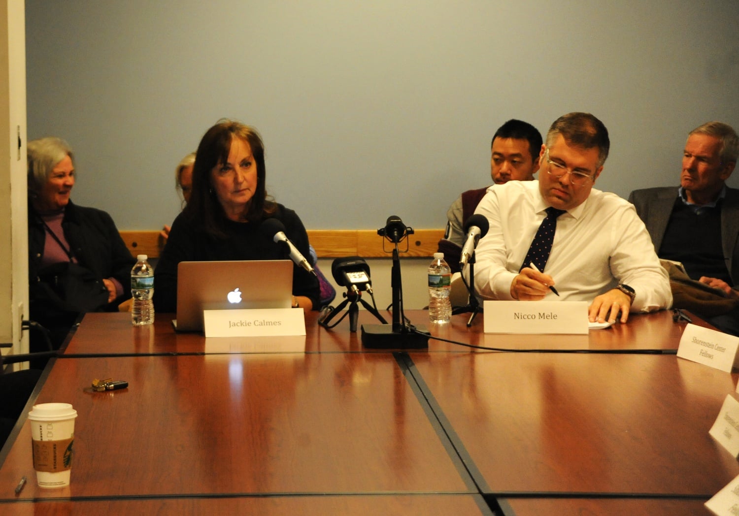 Jackie K. Calmes, the White House editor for the Los Angeles Times Washington bureau, discusses the interaction between conservative media and national politics at the Kennedy School Tuesday afternoon.