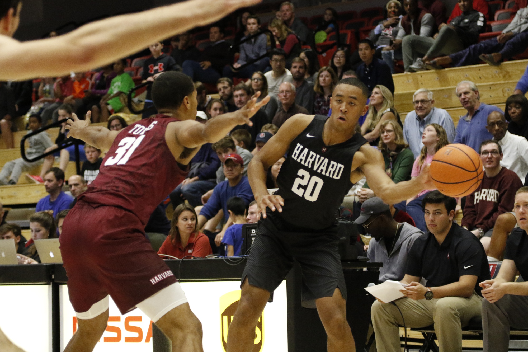 Sophomore wing Justin Bassey feeds the ball inside during Crimson Madness last Friday.