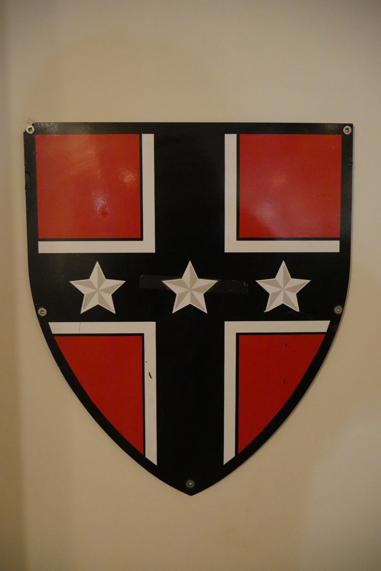 The Kirkland Shield and the Confederate flag are officially unrelated.