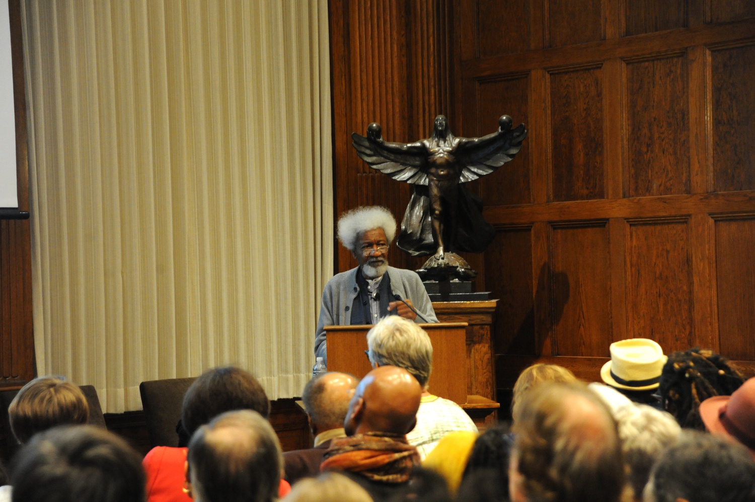 Nobel Prize-winning playwright Wole Soyinka lectures at the Barker Center Tuesday evening. Soyinka is speaking on African art in a three-part lecture series this week.